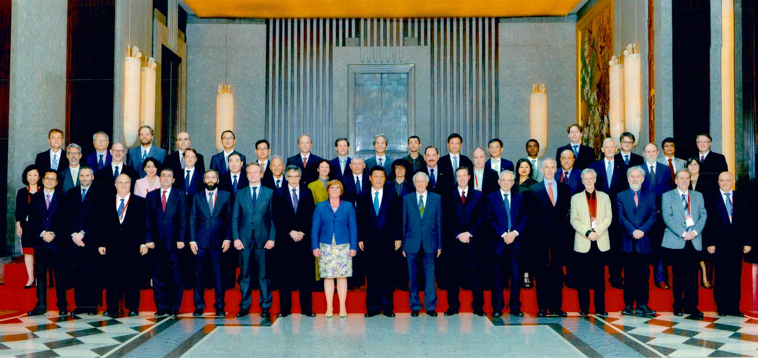 2014 Rose  (centre in green) with President Xi Jin Ping at Foreign Experts Symposium 2014 - group photo