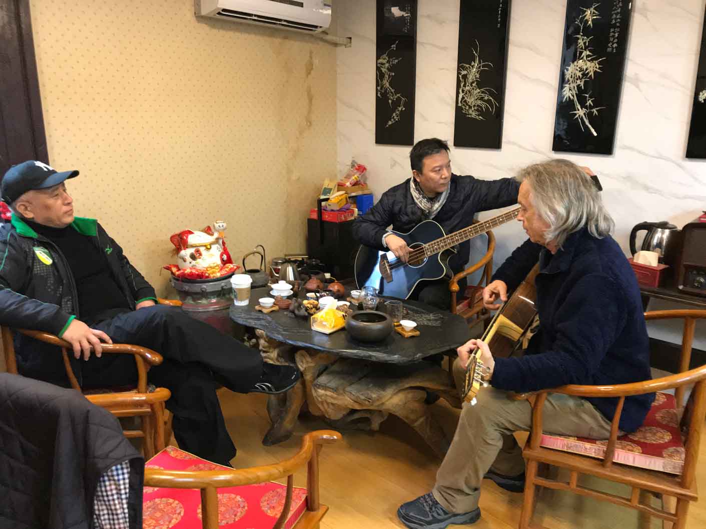 Jim Lauderdale with DDA friends and musicians 'jamming' in Shanghai 