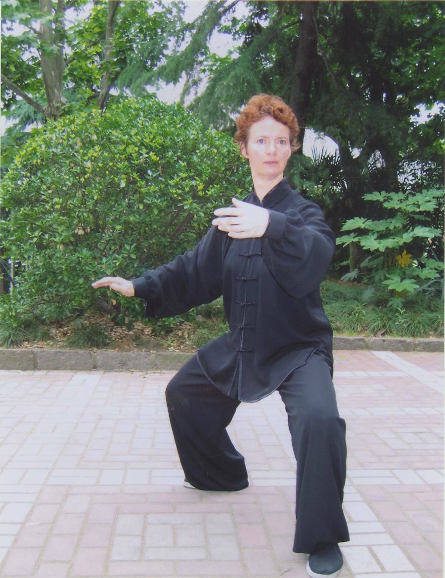 2004 Rose playing Yang Style Taiji in Cao Yang Park 