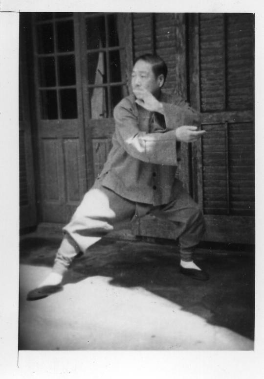 Grandmaster Dong Shi Zuo, Master Dong Bin's teacher, in preparatory move in Yang Style Taiji