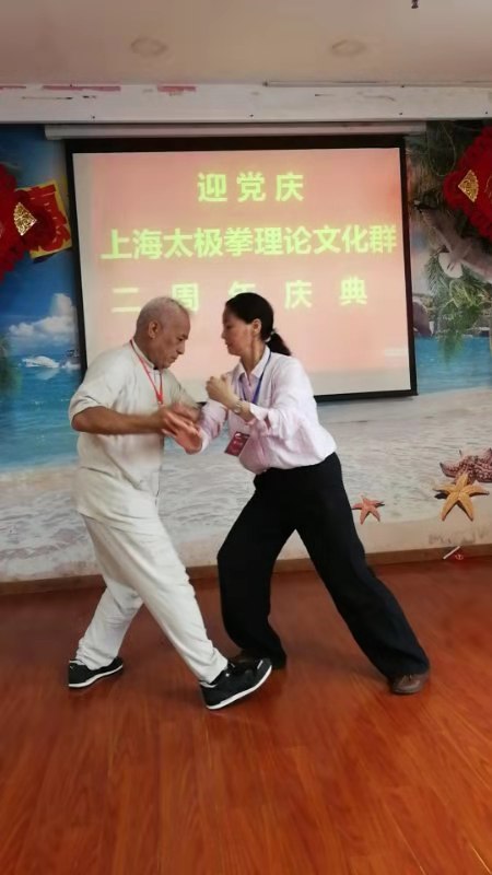 Wang Ming Bo & DDA disciple Zhang Xiao Lan demonstrating push hands!